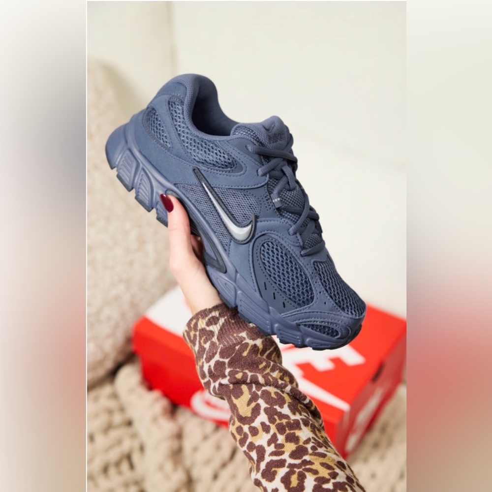 Nike V5 RNR Women's Sneaker
